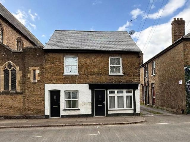 Flat for sale in Yiewsley, Greater London