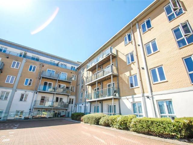 Flat for sale in Navestock Side, Essex