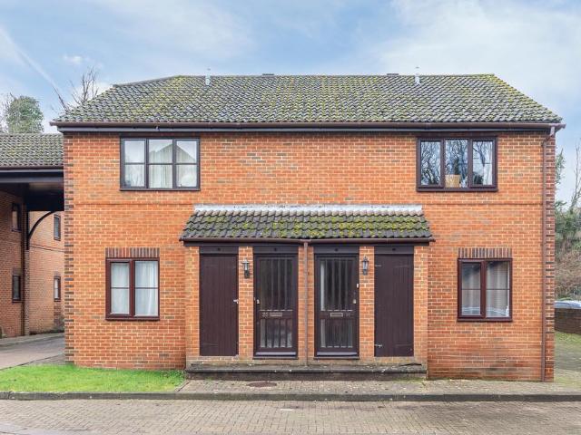 Flat for sale in Pachesham Park, Surrey