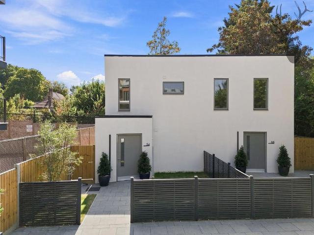 Flat for sale in Chigwell, Epping Forest
