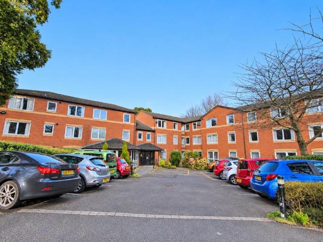 Flat for sale in Overchurch Hill, Moreton