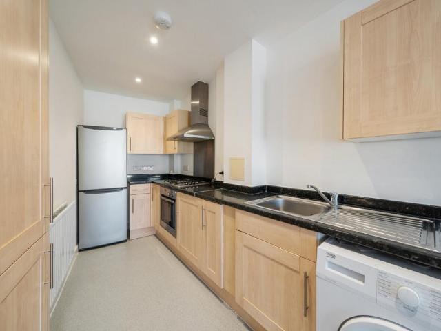 Flat for sale in Peckham, Greater London
