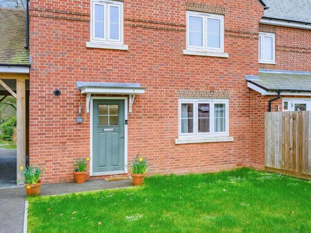 Flat for sale in Bourne End, Pouchen End