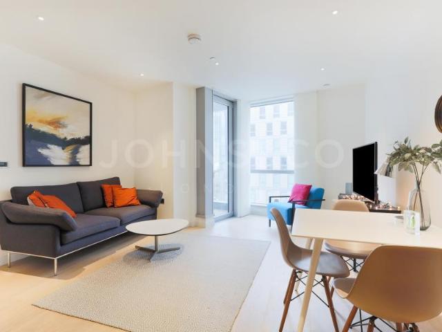 Flat for sale in Limehouse, Greater London