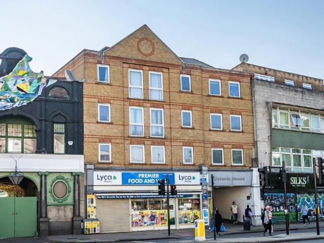 Flat for sale in London Borough of Lewisham, Ladywell