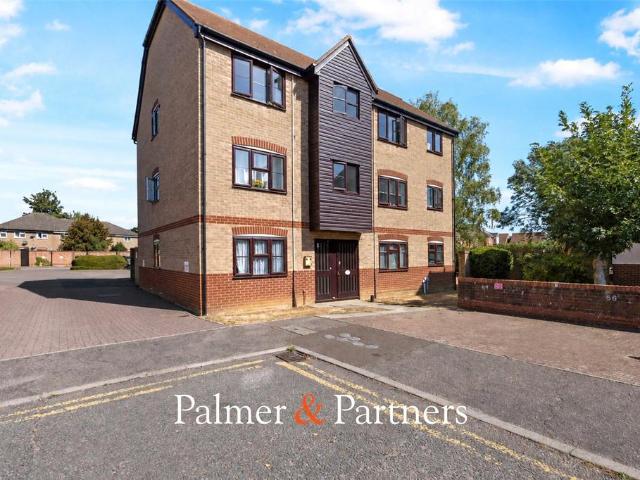 Flat for sale in Highwoods, Fordham Heath