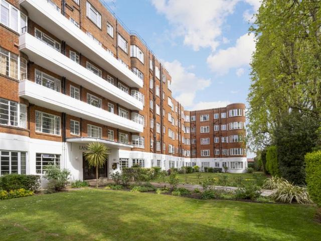 Flat for sale in London Borough of Merton, Raynes Park