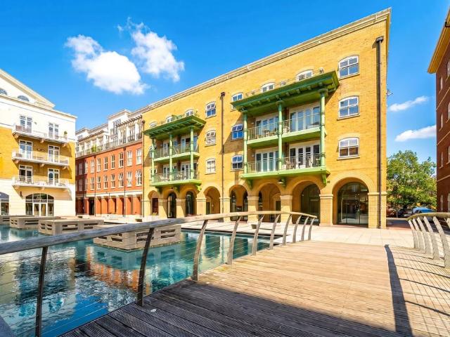 Flat for sale in Dickens Heath, West Midlands