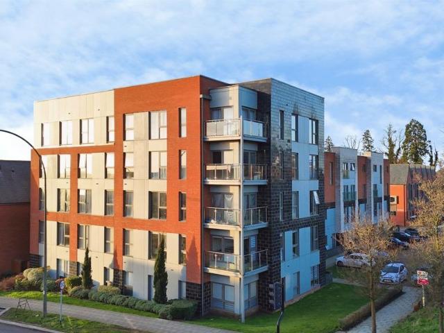 Flat for sale in Upton