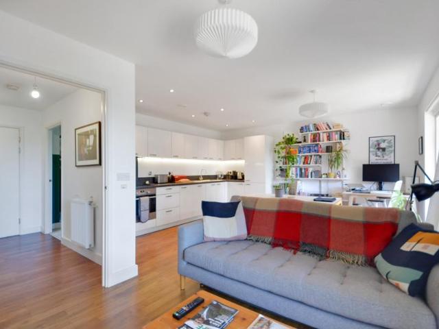 Flat for sale in London Borough of Lewisham, Ladywell