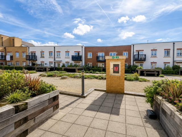 Flat for sale in London Borough of Ealing, Greater London