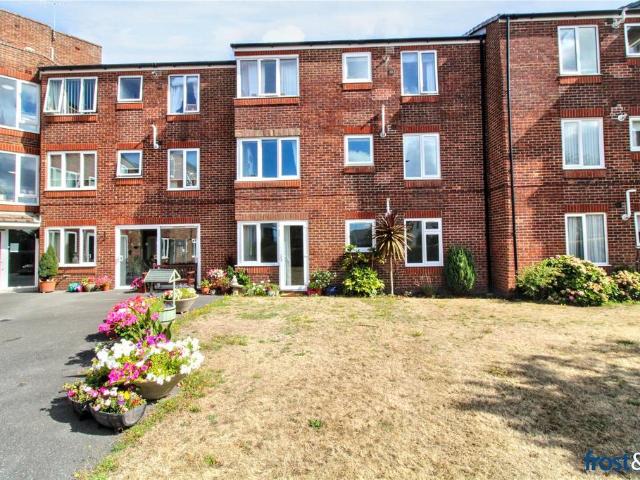 Flat for sale in Poole