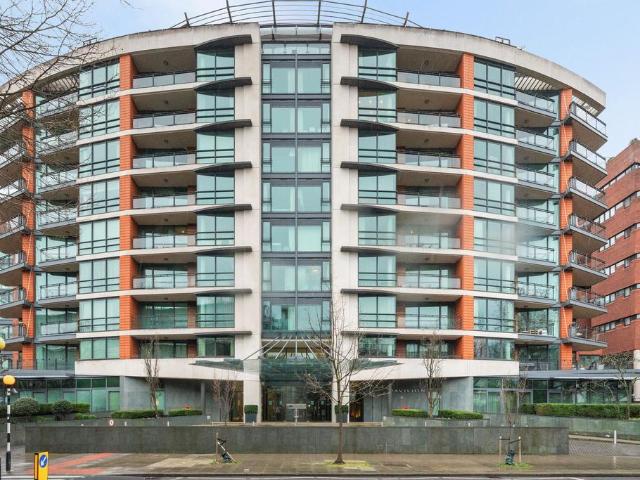 Flat for sale in St. John's Wood, Greater London