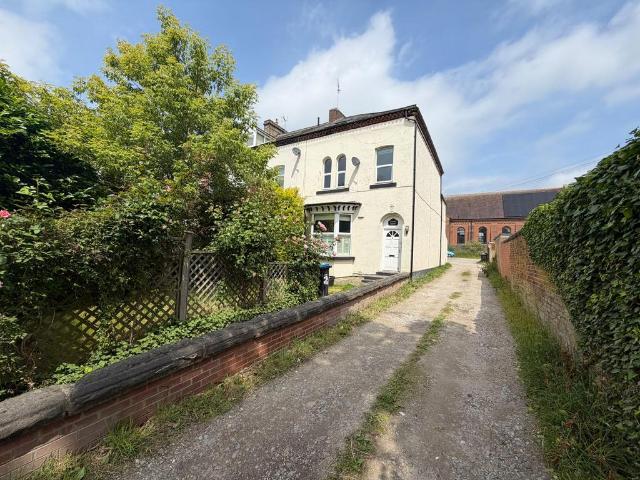 Flat for sale in Harrogate, North Yorkshire