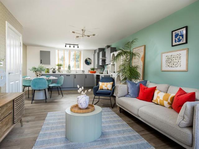 Flat for sale in Newbury Park, Greater London
