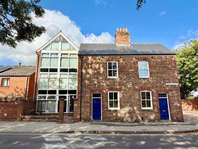 Flat for sale in High Field, York