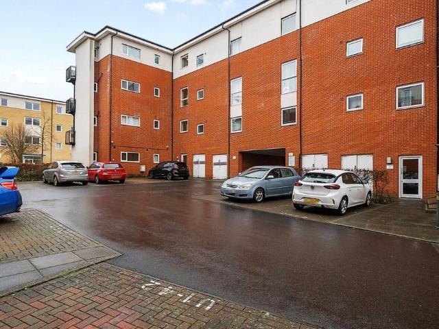 Flat for sale in Whitley, Reading
