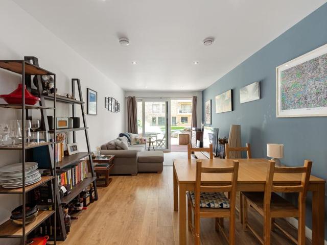 Flat for sale in Greenwich Peninsula, Greater London
