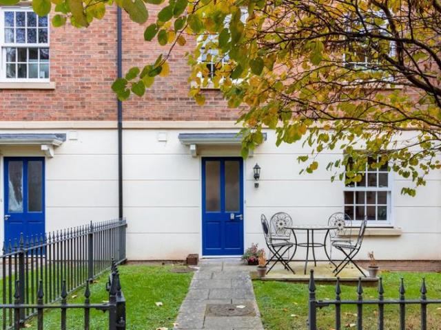 Flat for sale in Greenfields, Frankwell