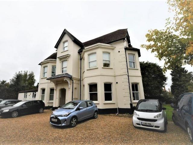 Flat for sale in Jacobs Well, Guildford