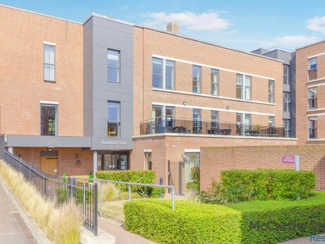Flat for sale in Whetstone, Pinfold
