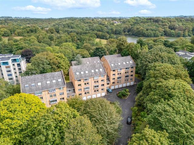Flat for sale in Oakwood, West Yorkshire