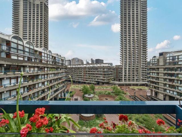Flat for sale in Barbican, Greater London