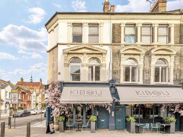 Flat for sale in Clapham Junction, Greater London