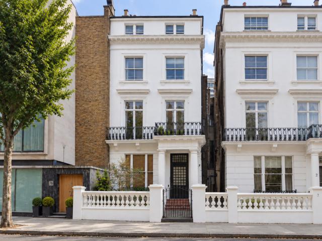 Flat for sale in Royal Borough of Kensington and Chelsea, Greater London