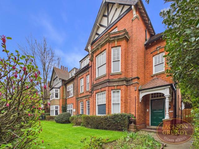 Flat for sale in Northampton, Northamptonshire