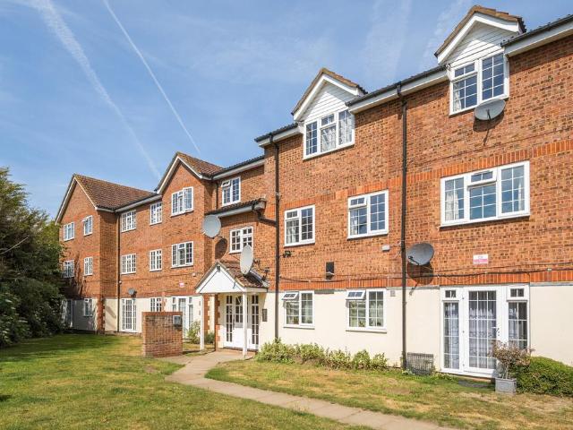 Flat for sale in London Borough of Merton, Collier's Wood