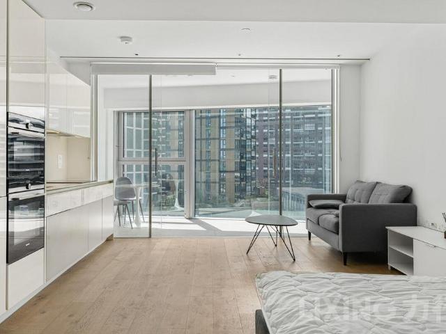Flat for sale in Nine Elms, Greater London