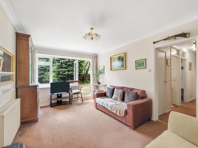 Flat for sale in Hampton Wick, Greater London