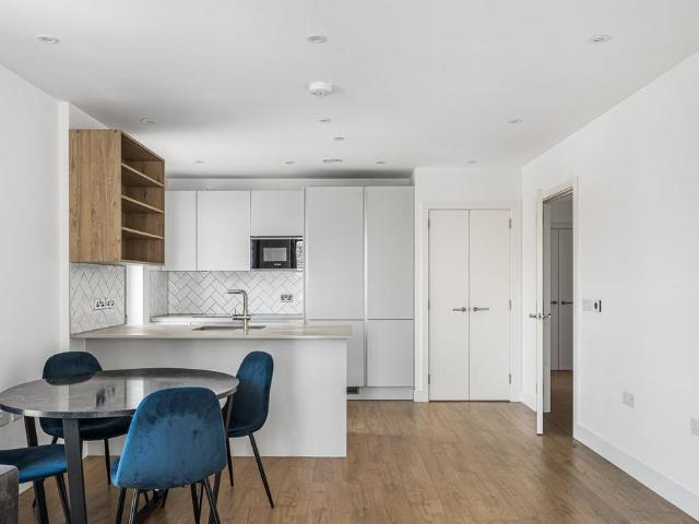 Flat for sale in Aberfeldy Village, Blackwall