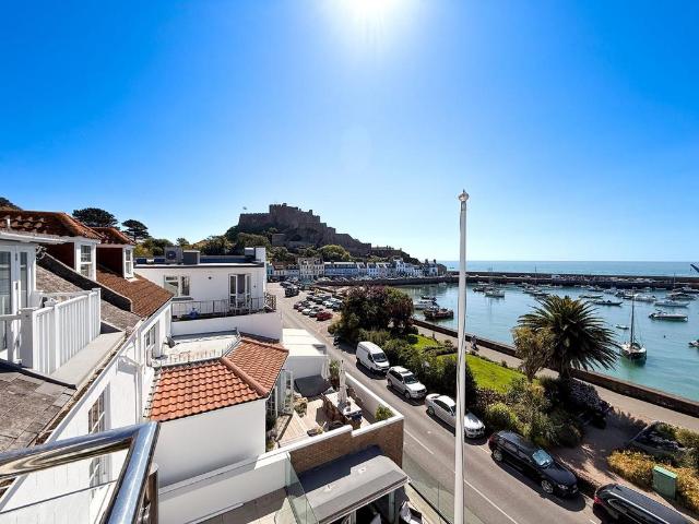 Flat for sale in Cornwall