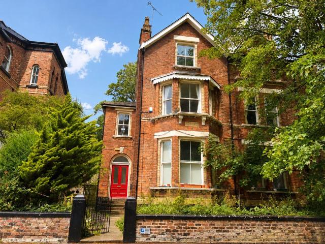 Flat for sale in Calderstones