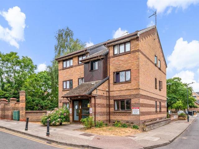 Flat for sale in Greater London