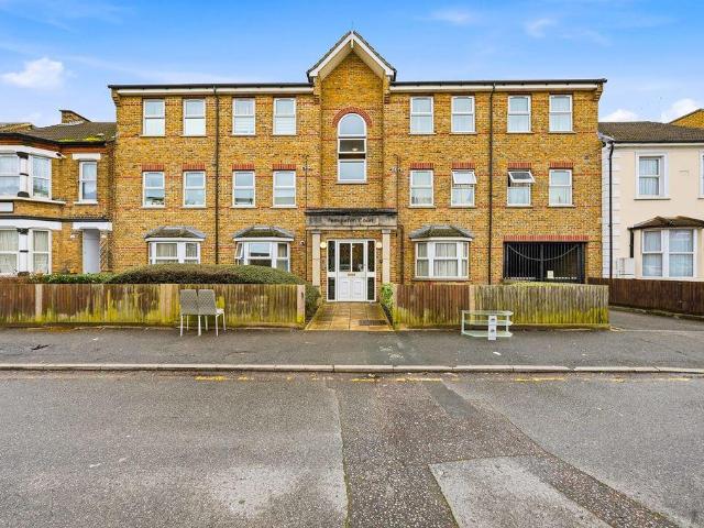 Flat for sale in Greater London