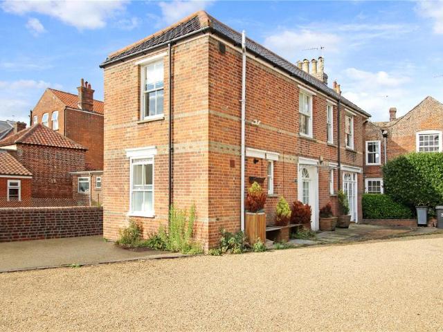 Flat for sale in Eastbridge, Suffolk