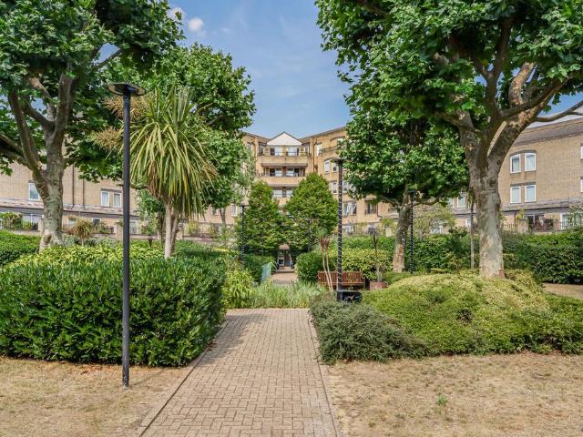 Flat for sale in St. George in the East, Whitechapel