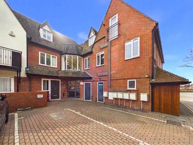 Flat for sale in Princes Risborough, Buckinghamshire