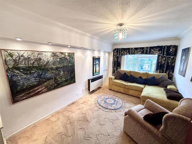 Flat for sale in Cowlease, Ventnor