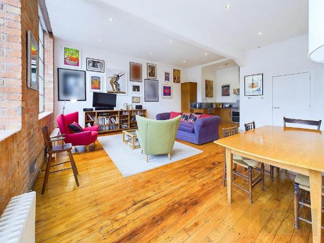 Flat for sale in Highfields, Old Wharf