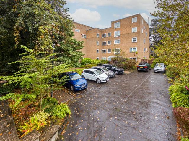 Flat for sale in Kelvinside, Scotland