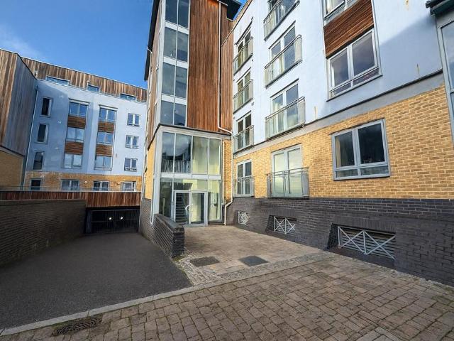 Flat for sale in Hythe, Fordham Heath