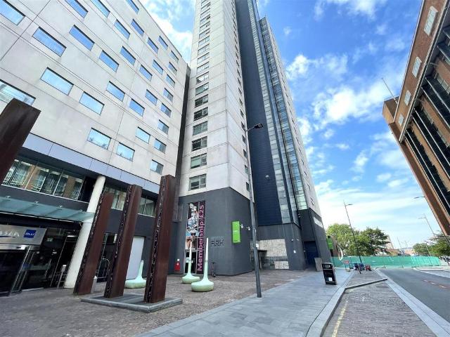 Flat for sale in Calderstones