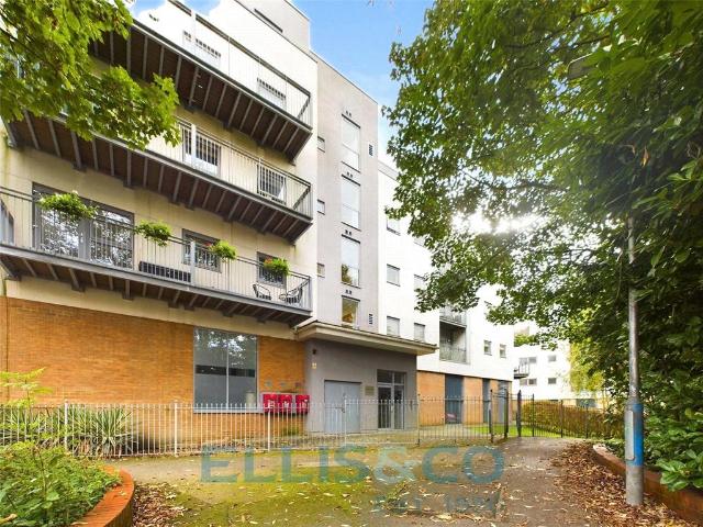Flat for sale in Brook Street, Bourne Vale