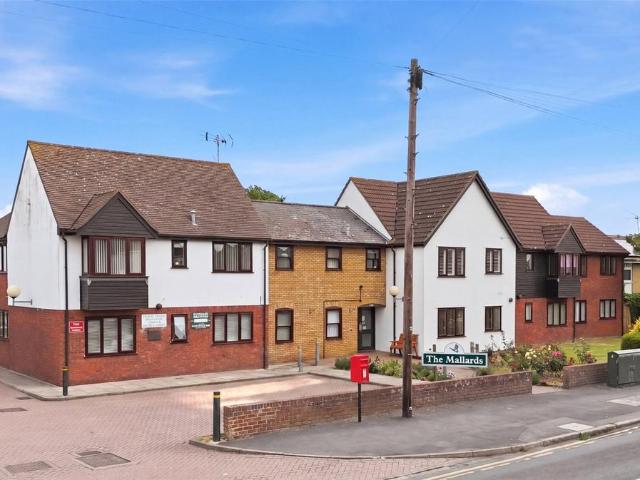 Flat for sale in Barling, Essex