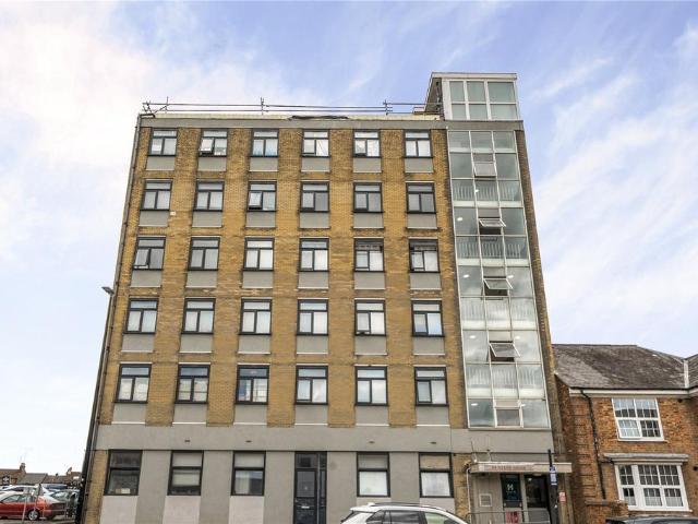 Flat for sale in Walton, Aylesbury