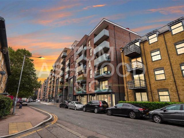 Flat for sale in Roding Riverside, Isle Of Man